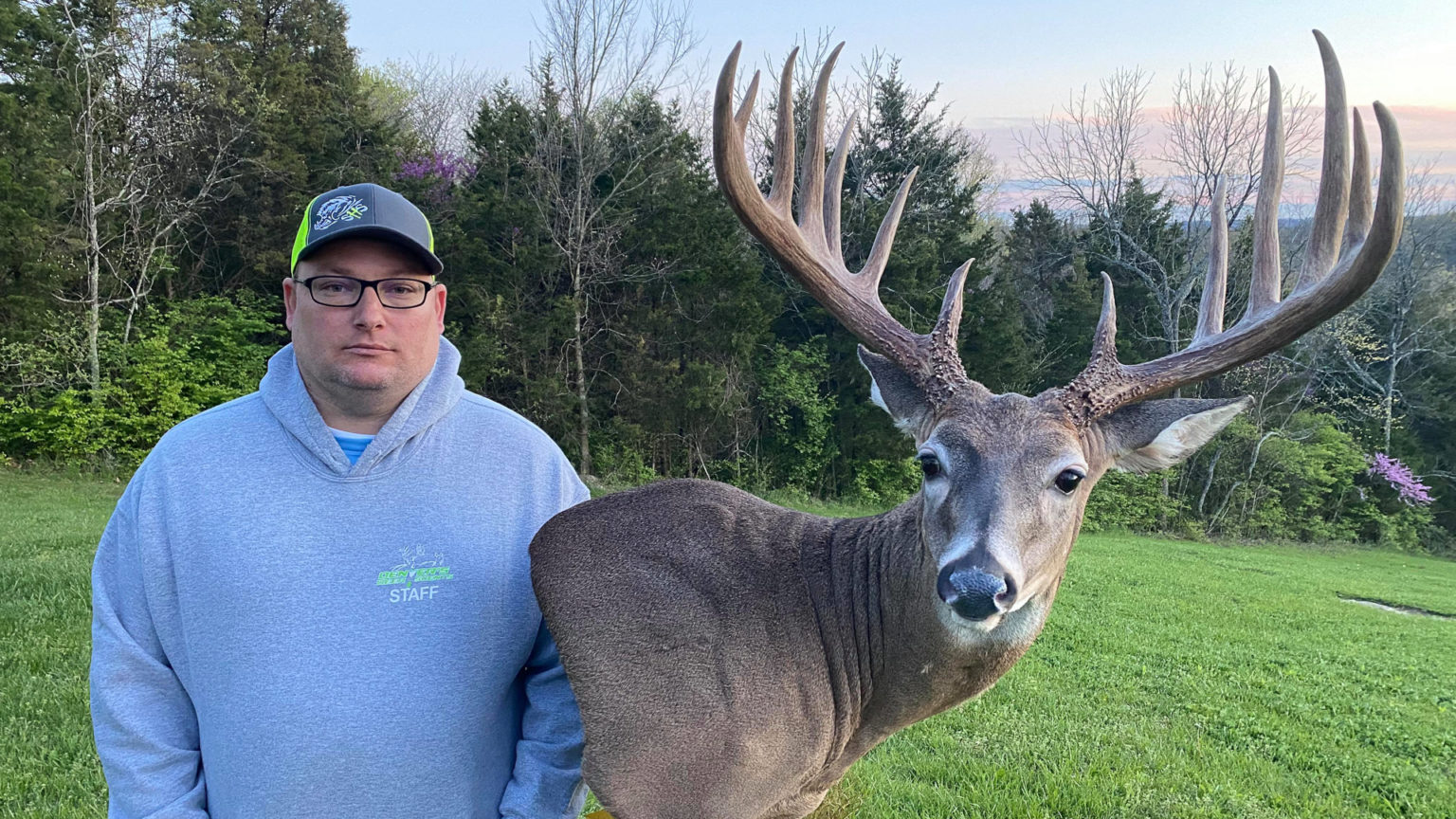 big-buck-profile-giant-hill-country-kentucky-typical