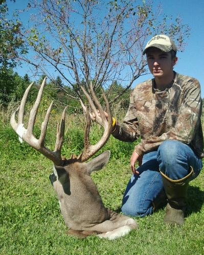Archery hunter shoots massive 16-point buck
